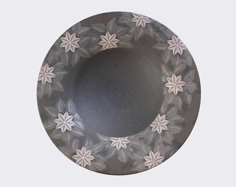 Round Plate with clematis designs - Sculpture by Koichi Koyama