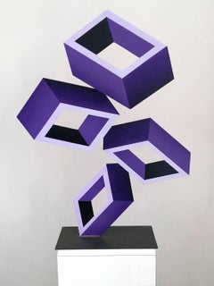 Große Illusion-Skulptur „4 violette Schachteln“ aus bemaltem Metall