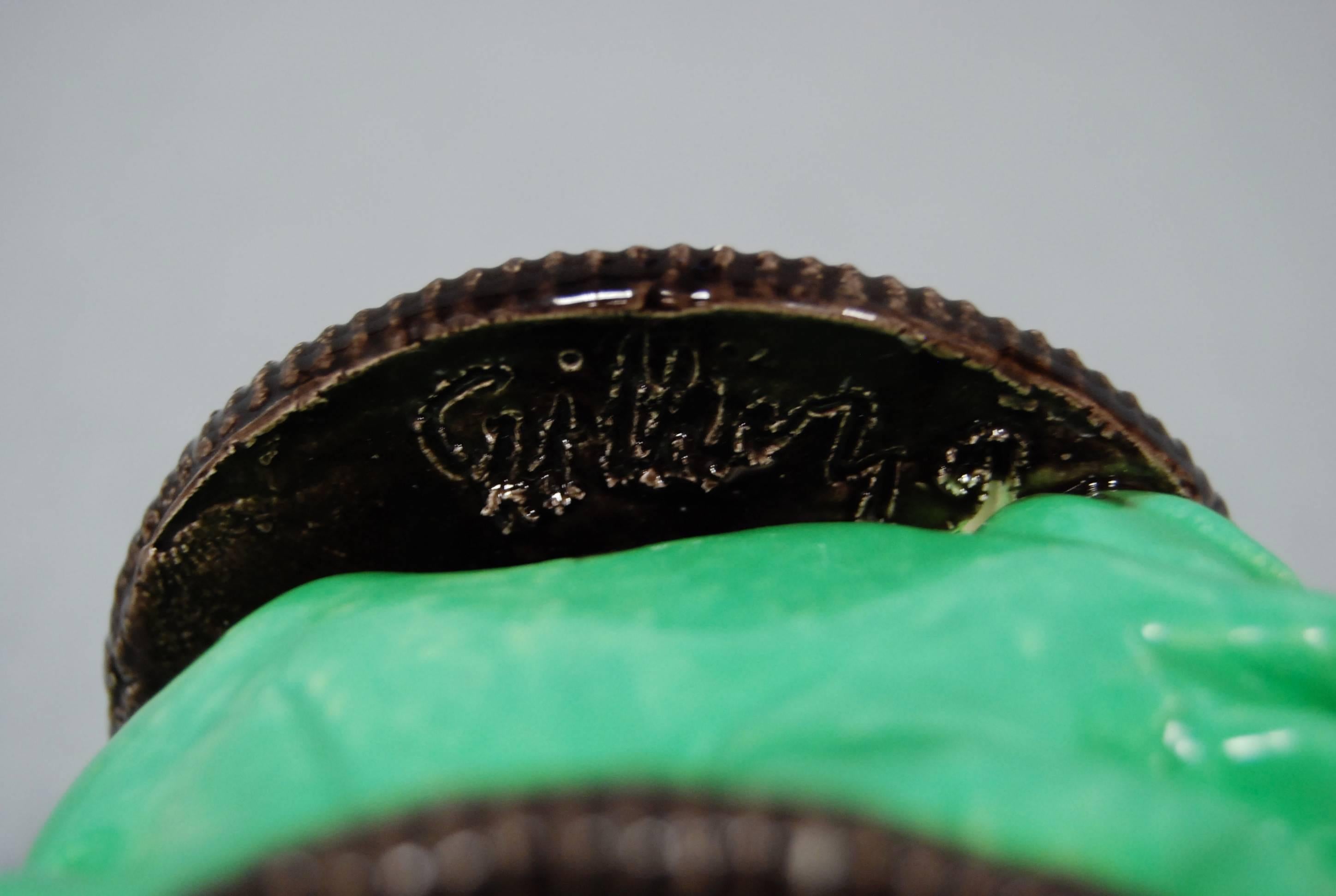 Frog Oreo - Contemporary Sculpture by David Gilhooly