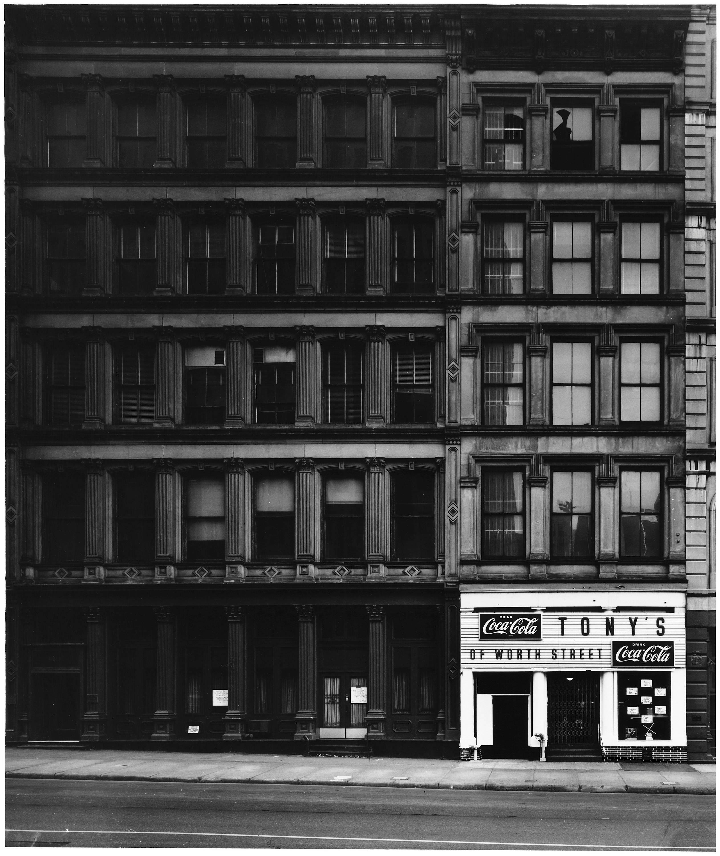 Elliott Erwitt Black and White Photograph - New York City