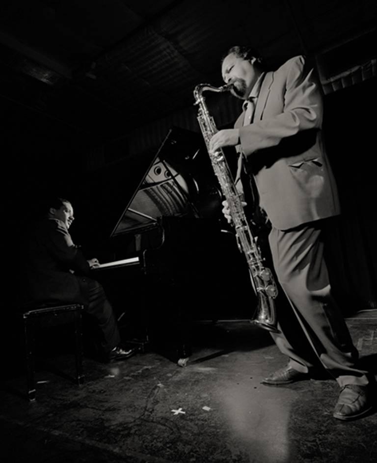 Firmado, titulado y fechado en tinta negra en el margen de la impresión por Jimmy Katz
Serie: Jazz Katz: Los sonidos de Nueva York

Jimmy Katz, nacido en Nueva York en 1957, se licenció en Ciencias Políticas y estudió fotografía con John McKee en el