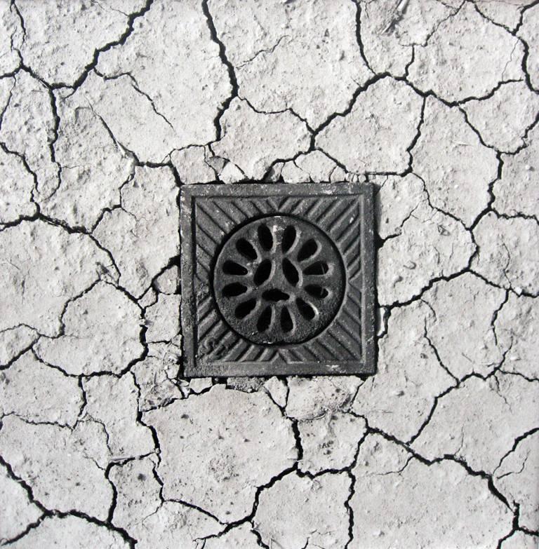 Black and White Photograph di Chema Madoz - Senza titolo, Madrid (scarico)