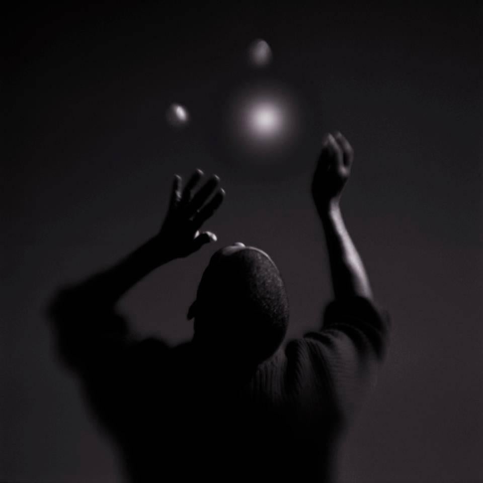 Juggling the Moon di Keith Carter, 2007, stampa alla gelatina d'argento - Photograph di Keith Carter b.1948