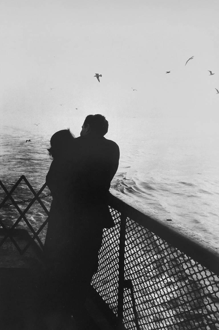 Don Donaghy Figurative Photograph – Lovers on Ferry, New York City