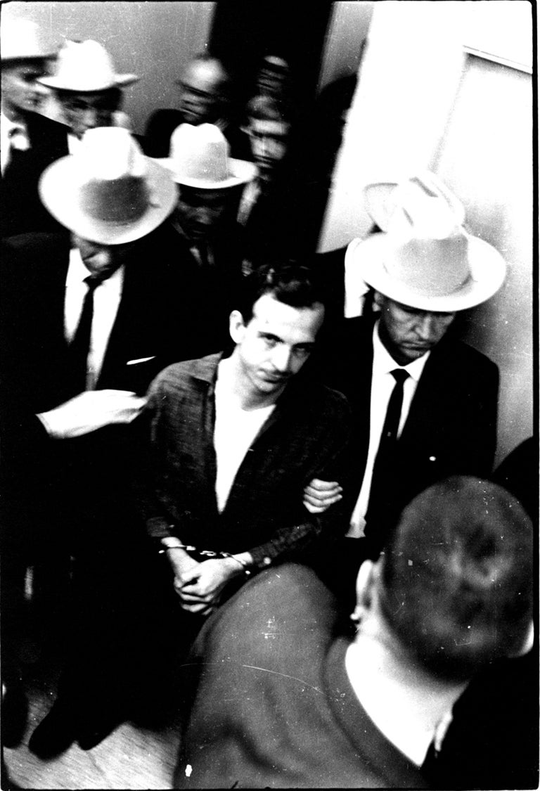 Jim Murray Black and White Photograph – Mitternachtsabend, 22. November 1963