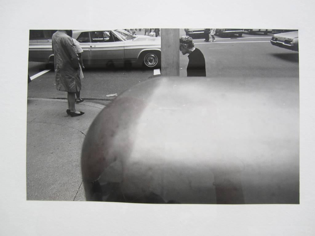 Jim Dine et Lee Friedlander
Extrait du portfolio : Photographies et gravures Lee Friedlander & Jim Dine, publié par Petersberg Press 1969
Signé et numéroté (Edition de 20/75).
Taille du papier : 18 x 29 3/4 in.

Le cadre est inclus, 21 x 32 3/4 x 1