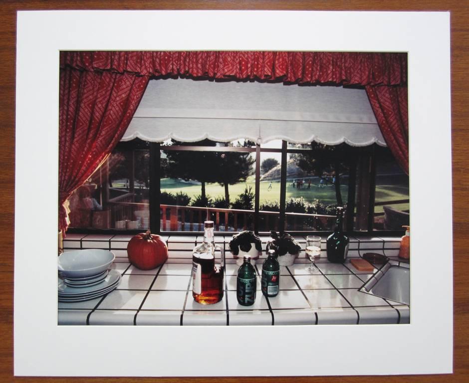Bourbon and Seven ist mein Lieblingsgetränk, aus Suburbia – Photograph von Bill Owens