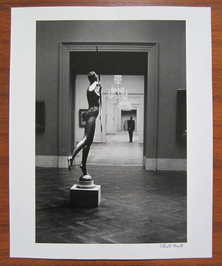 Metropolitan Museum, New York City (Zeitgenössisch), Photograph, von Elliott Erwitt