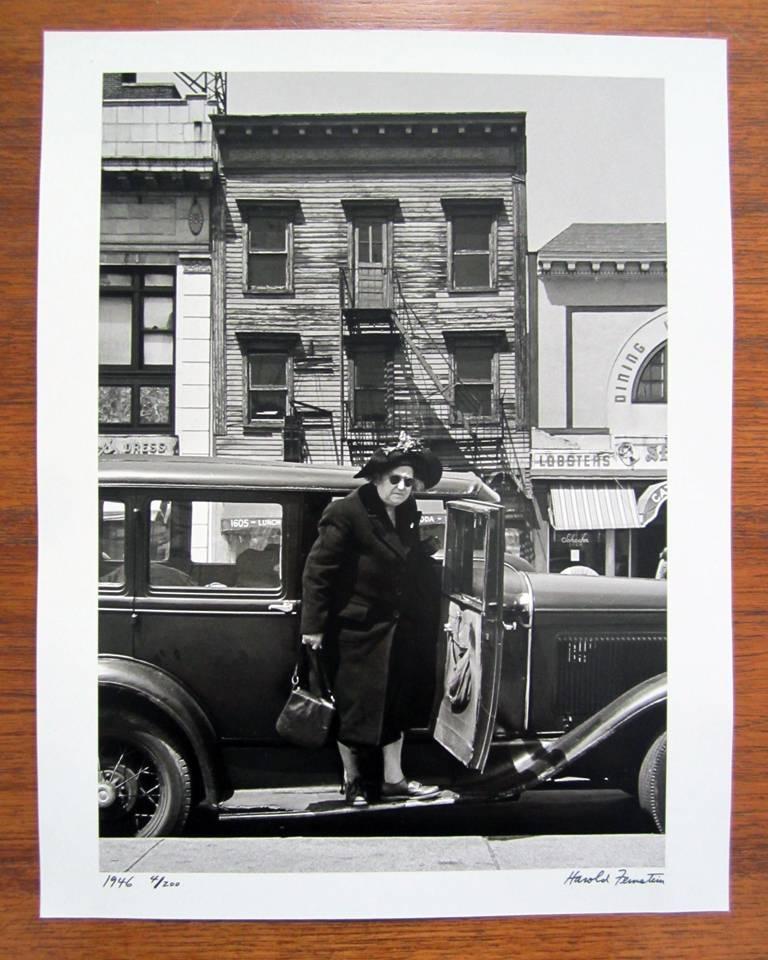 Édition 4/200
Signé, daté et numéroté à l'encre noire dans la marge du tirage par Harold Feinstein
Épreuve à la gélatine argentique, 14 x 11 pouces.

Harold Feinstein est né à Coney Island, New York, en 1931.  Il a commencé à photographier en 1946 à