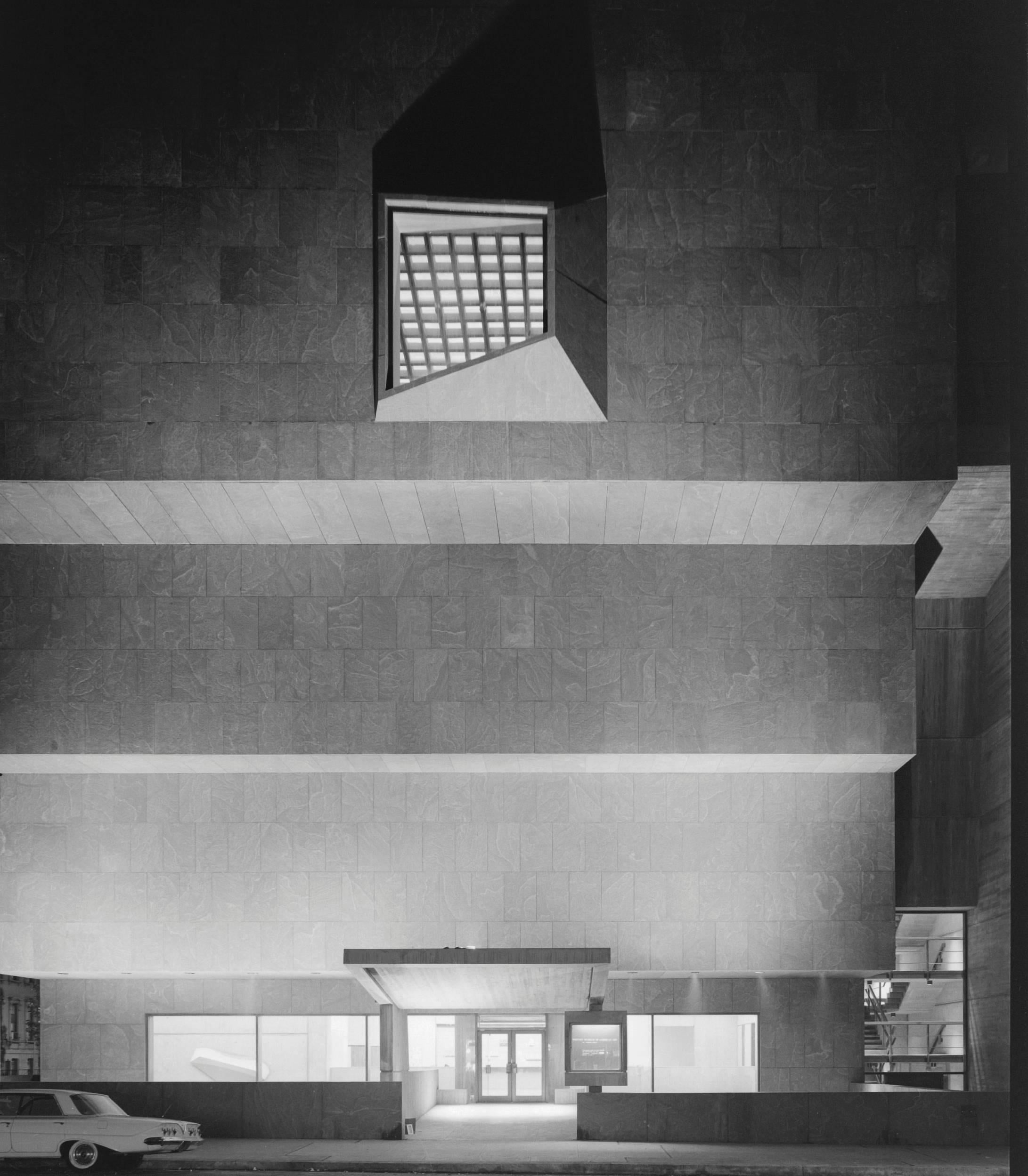 Ezra Stoller Black and White Photograph – Whitney Museum (heute Met Breuer), Marcel Breuer, New York, NY