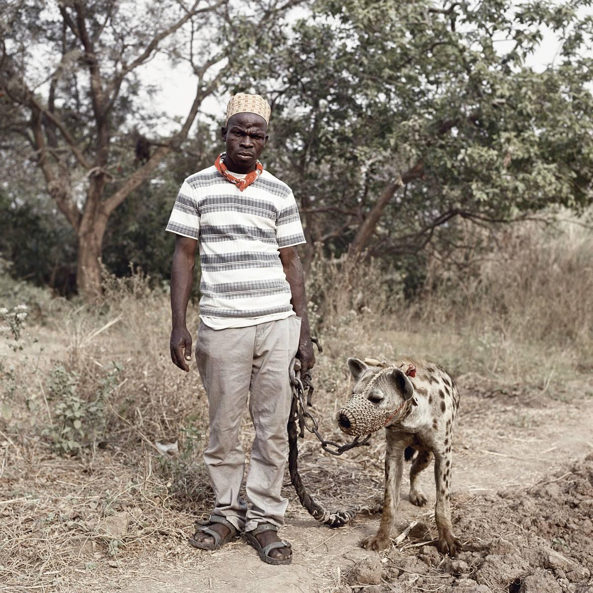 Portrait Photograph di Pieter Hugo - Abdullahi Ahmadu con Mainasara, Nigeria