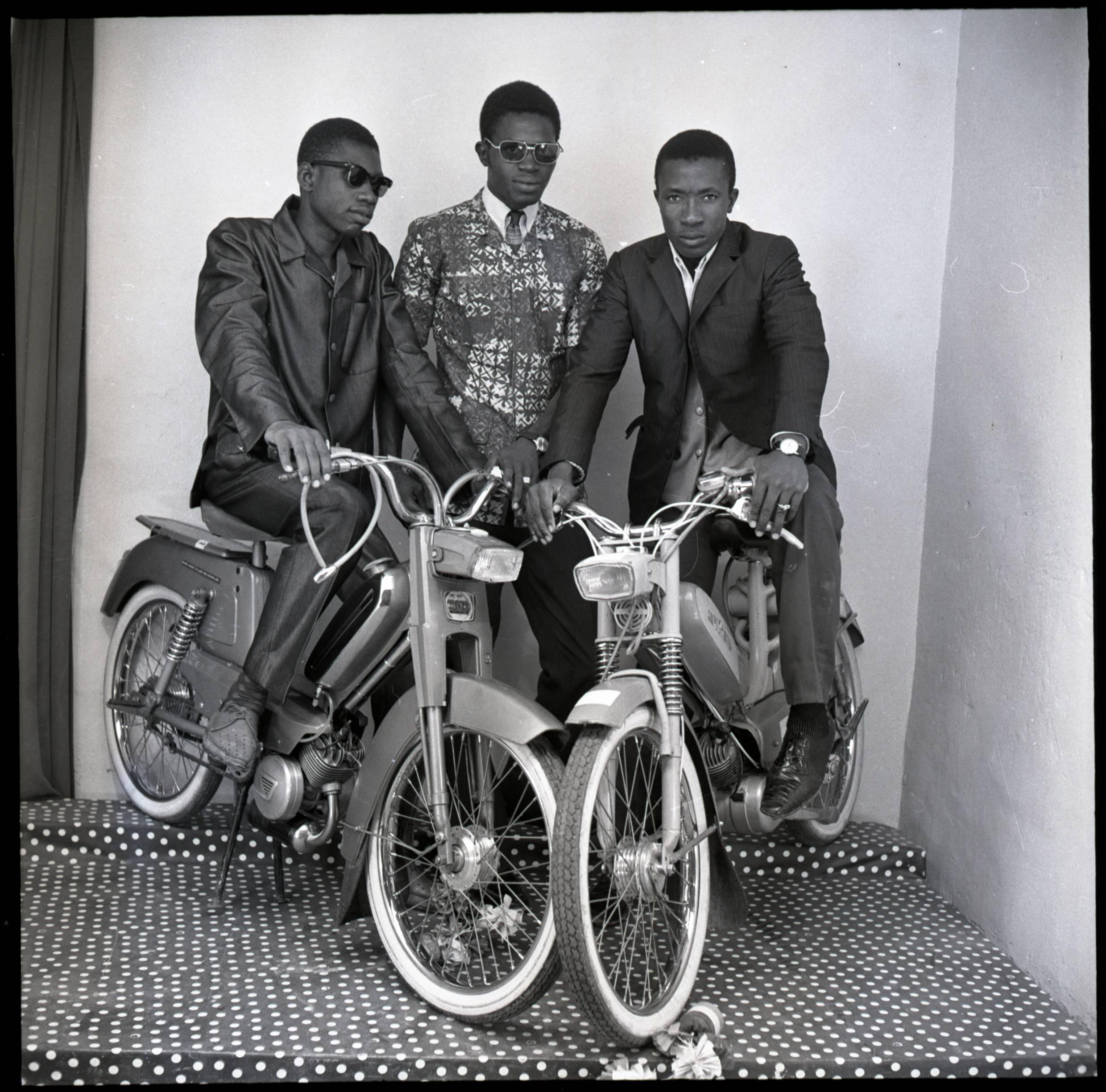 Malick Sidibé Black and White Photograph - Les Trois Amis avec Motos