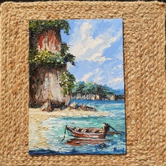 Holzboot in einer türkisfarbenen Lagune mit Felsen