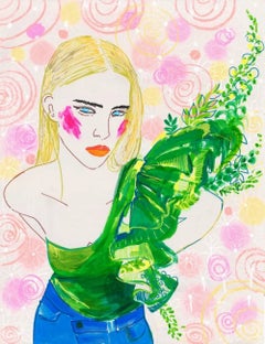 Une femme blonde en vert