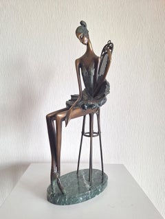 « Ballerine sur une chaise baroque n° 3 », sculpture figurative unique en son genre