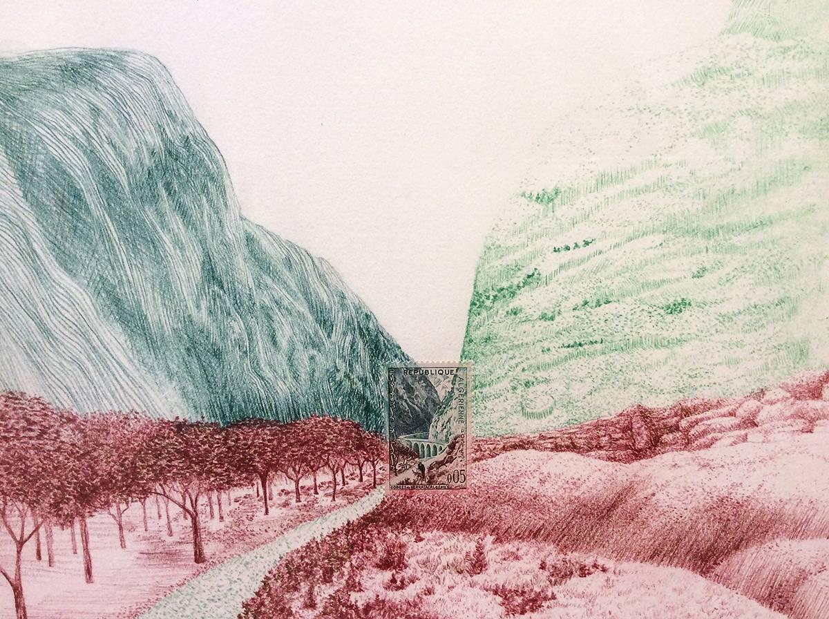 Algénie, Pass de montagne : dessin détaillé au crayon en couleur d'un paysage et d'un timbre - Art de Andrea Moreau