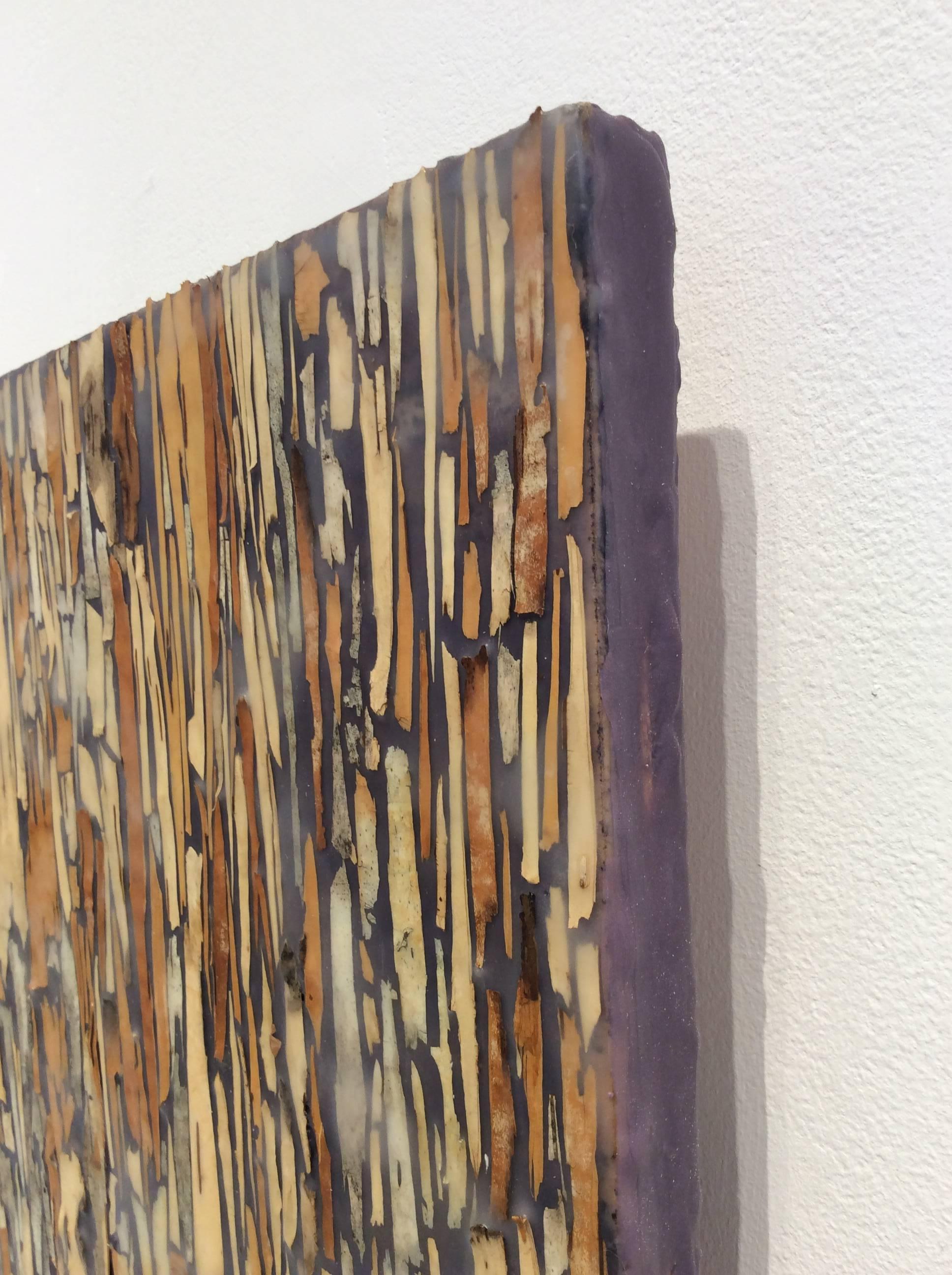 Birch 2 (peinture à l'encaustique grise avec écorce de bouleau marron sur panneau de bois) - Contemporain Painting par Allyson Levy