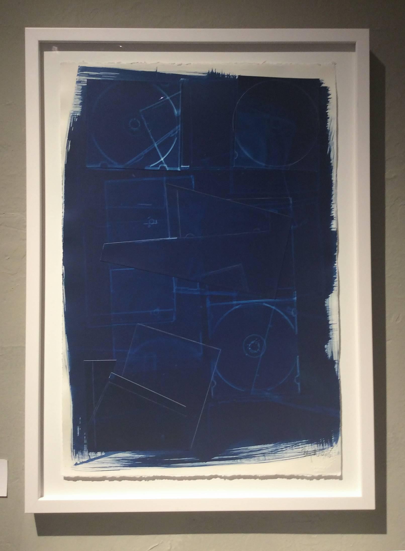 Senza titolo XXI (Cianotipia contemporanea blu su carta in cornice moderna bianca) - Photograph Astratto di Birgit Blyth