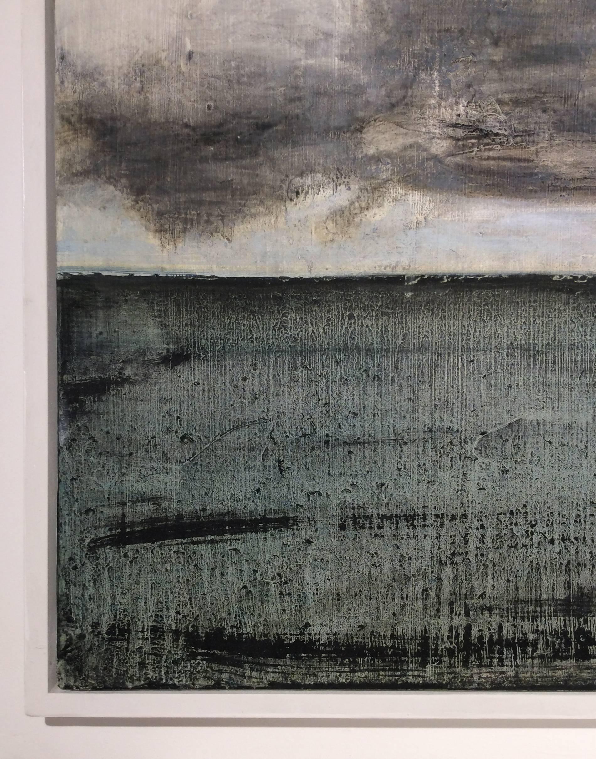 Cumulus (Modernes, gestisches Landschaftsgemälde einer grauen Wolke und eines blauen Feldes in Oxford) (Zeitgenössisch), Painting, von David Konigsberg