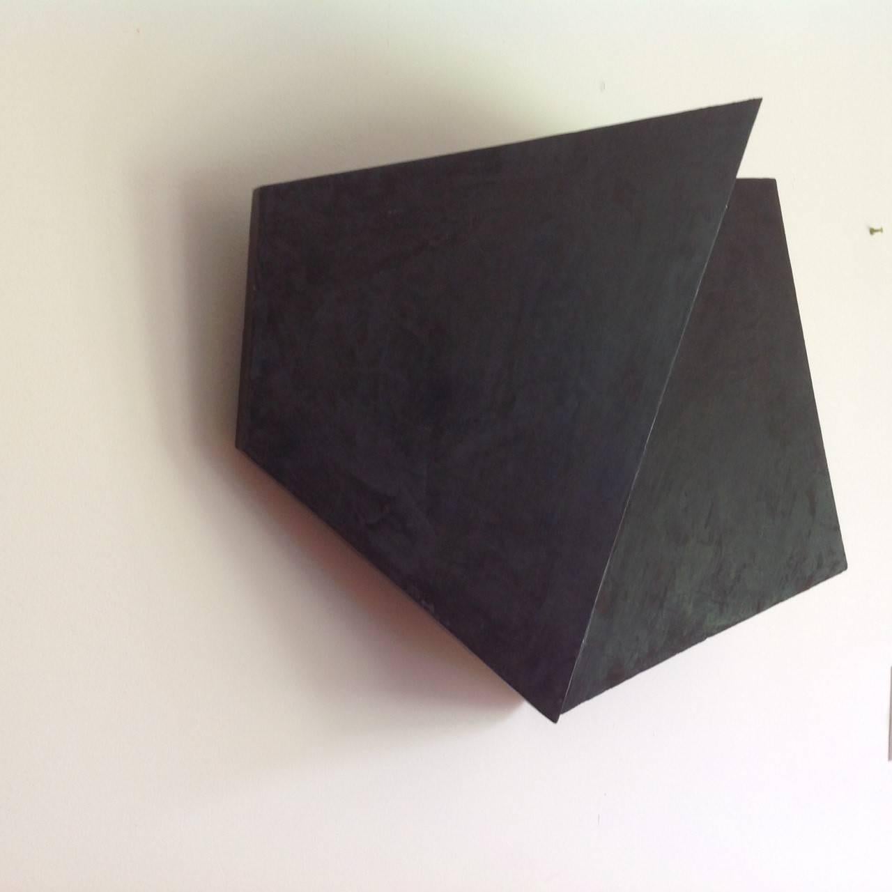 Schwarz-Weiß (Minimalistische abstrakte 3D-Wandskulptur) im Angebot 2