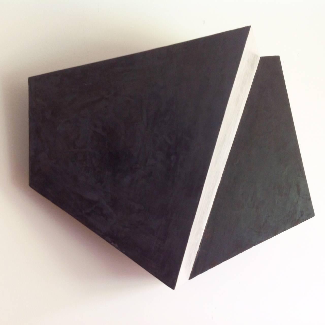 Schwarz-Weiß (Minimalistische abstrakte 3D-Wandskulptur) (Beige), Abstract Sculpture, von Dai Ban