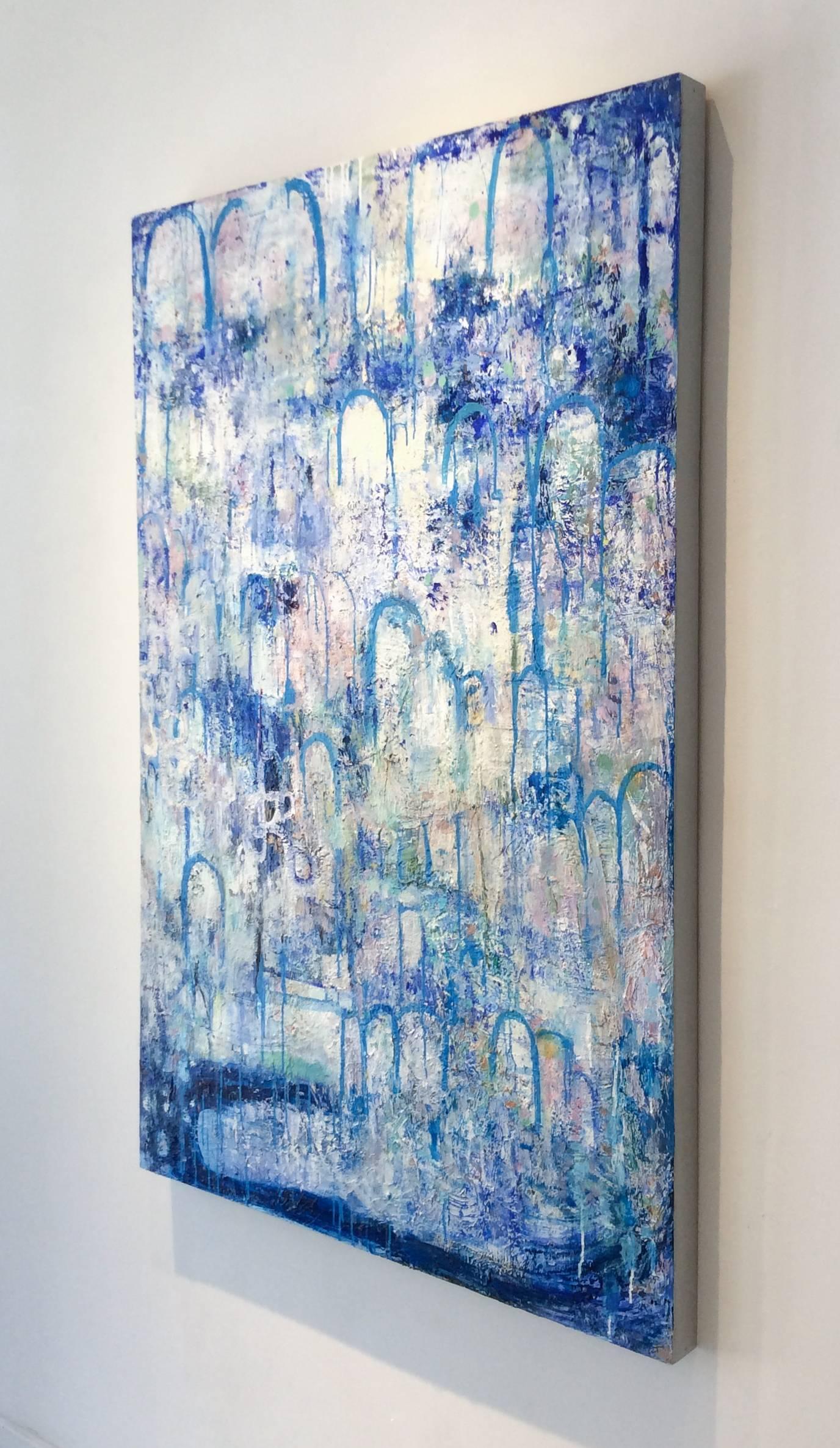 Hydrologie (zeitgenössisches vertikales abstraktes Expressionistisches Gemälde, Blau & Weiß) (Grau), Landscape Painting, von Ragellah Rourke