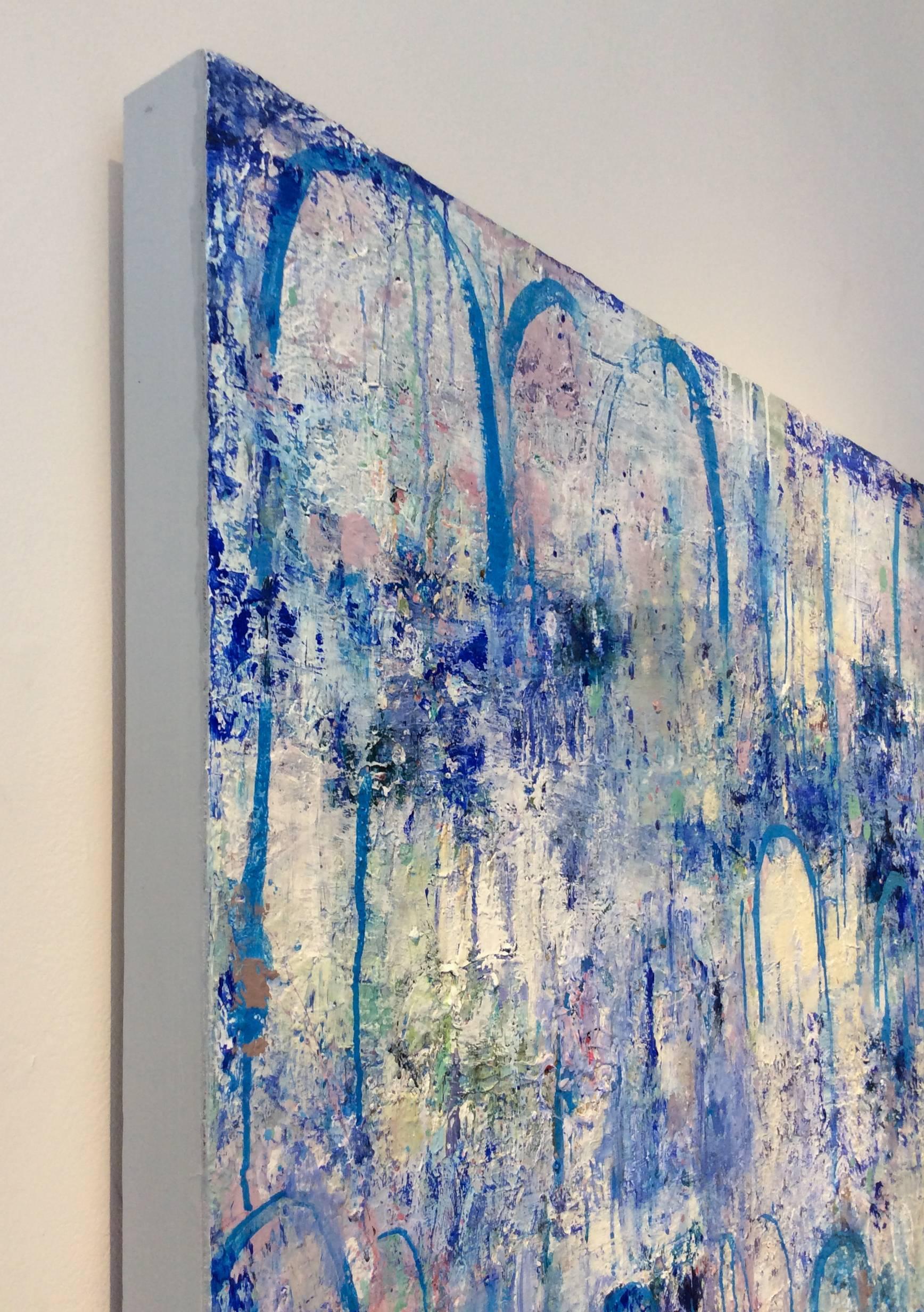 60 x 48 Zoll
mischtechnik und Gips auf Holzplatte

Dieses zeitgenössische, große vertikale Gemälde im Stil des abstrakten Expressionismus und Symbolismus wurde 2016 von der Künstlerin Ragellah Rourke aus dem Hudson Valley geschaffen. Im Mittelpunkt