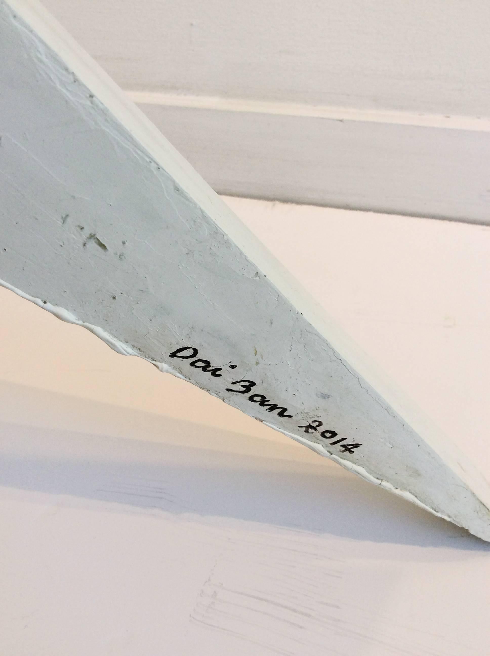 Prendi una bombola per uccidere un passerotto (scultura astratta minimalista in piedi) 2