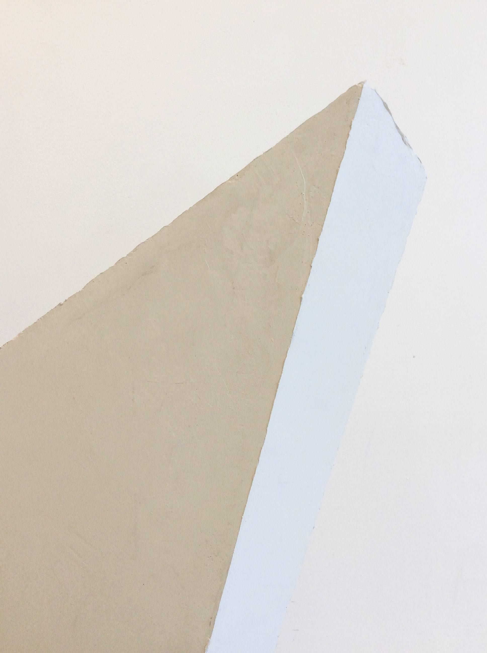 33 x 28 x 15 pollici
vetroresina, legno e intonaco veneziano 

Questa scultura astratta contemporanea e minimalista è stata realizzata dall'artista giapponese Dai Ban nel 2015. L'elegante scultura minimalista è incredibilmente leggera e presenta un