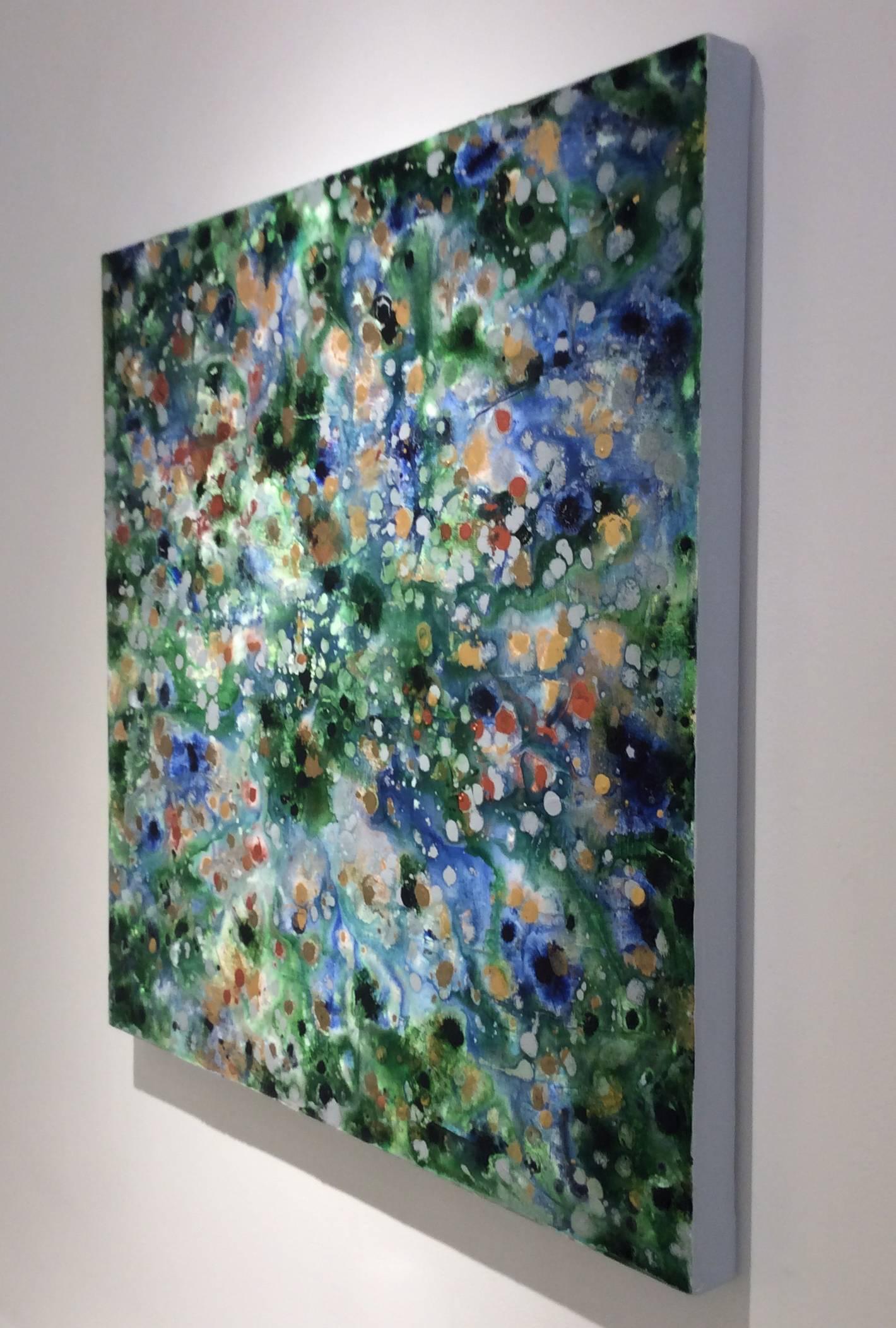 30 x 30 Zoll
Acrylfarbe auf Leinwand

Dieses quadratische abstrakte expressionistische Gemälde wurde 2017 von der im Hudson Valley lebenden Künstlerin Ragellah Rourke geschaffen. Im Mittelpunkt dieses jüngsten Werks stehen die Beziehungen zwischen