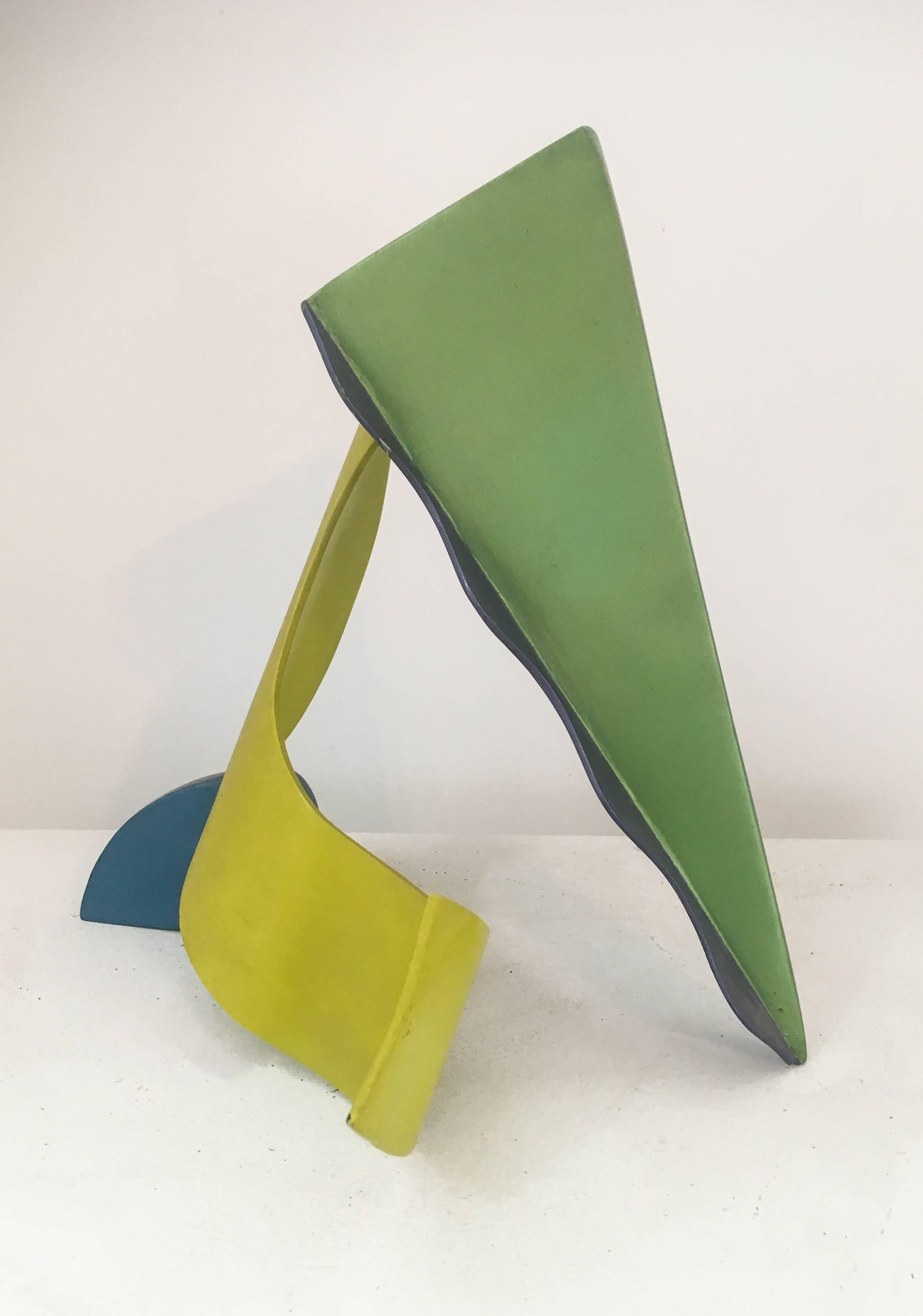 Calypso (Farbenfrohe abstrakte Mid-Century Modern-Skulptur in Gelb, Blau und Grün) im Angebot 1