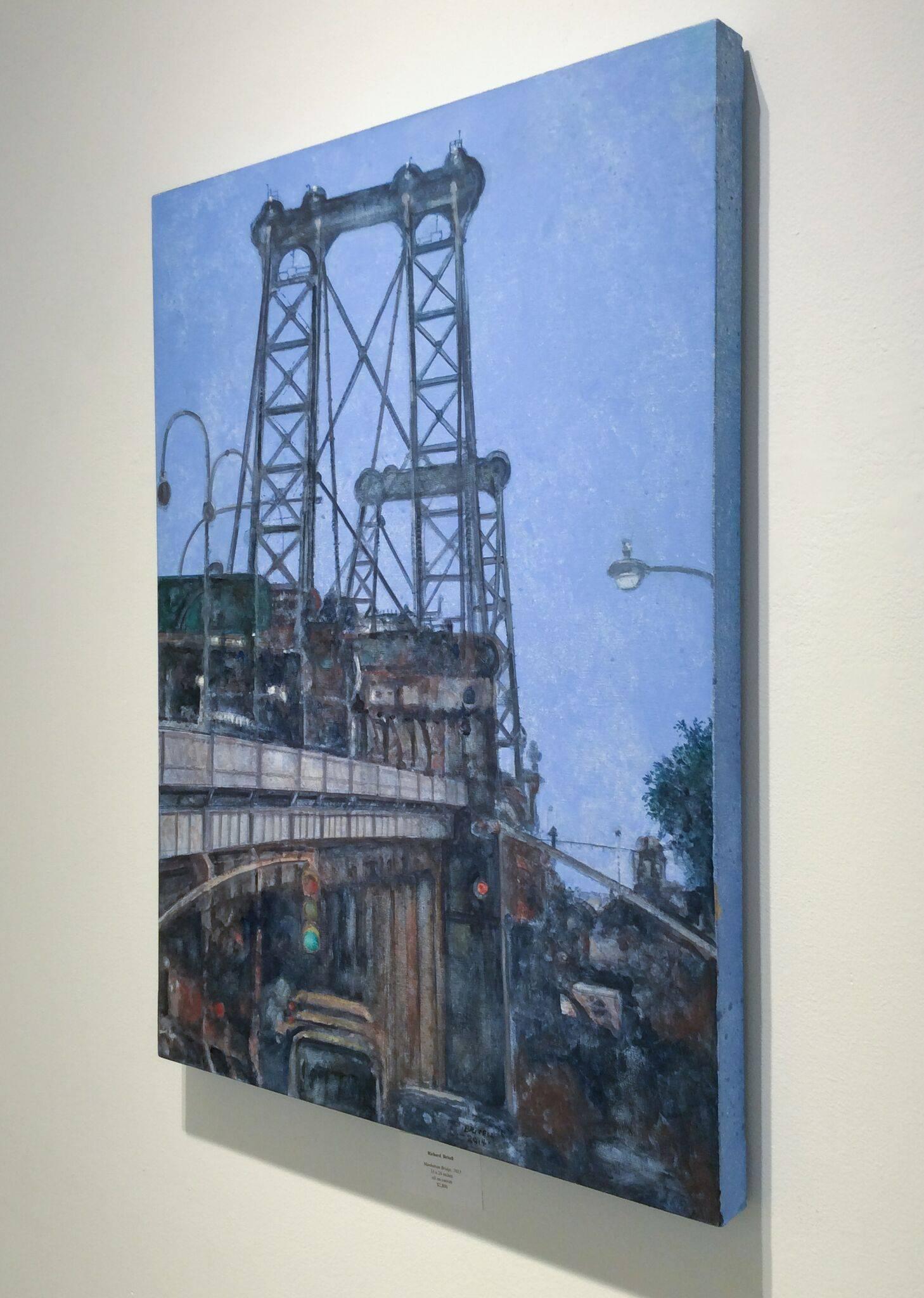 Le pont de Manhattan (peinture de paysage urbain moderne et vertical du pont de New York et du ciel bleu) - Moderne Painting par Richard Britell