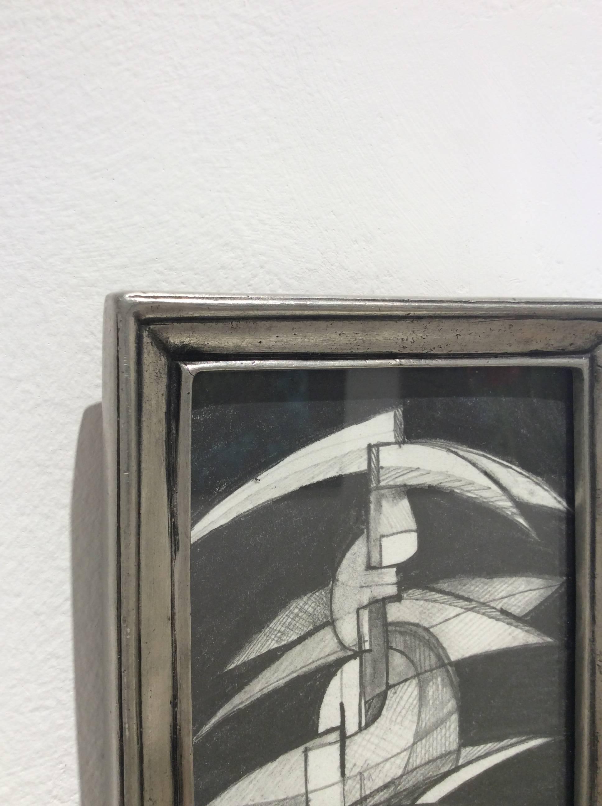 Abstrakte Graphitzeichnung auf Papier in altem Zinnrahmen
5.75 x 4,5 Zoll

Diese abstrakte, figurative Graphitzeichnung auf Papier wurde durch akademische Gemälde der Infantin Margarita inspiriert. Das Werk ist in einem abstrahierten kubistischen