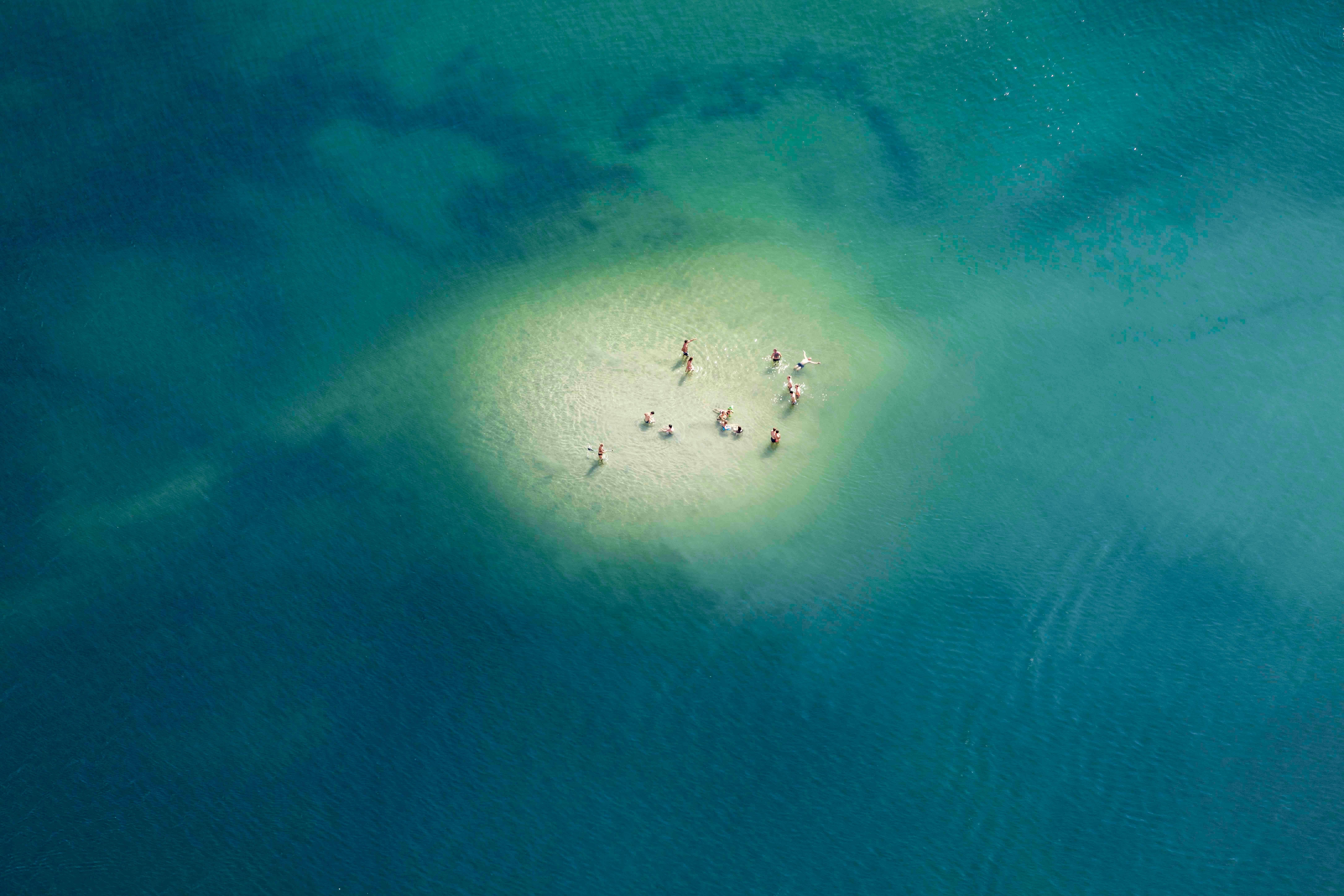 Klaus Leidorf Color Photograph - Underwater island II