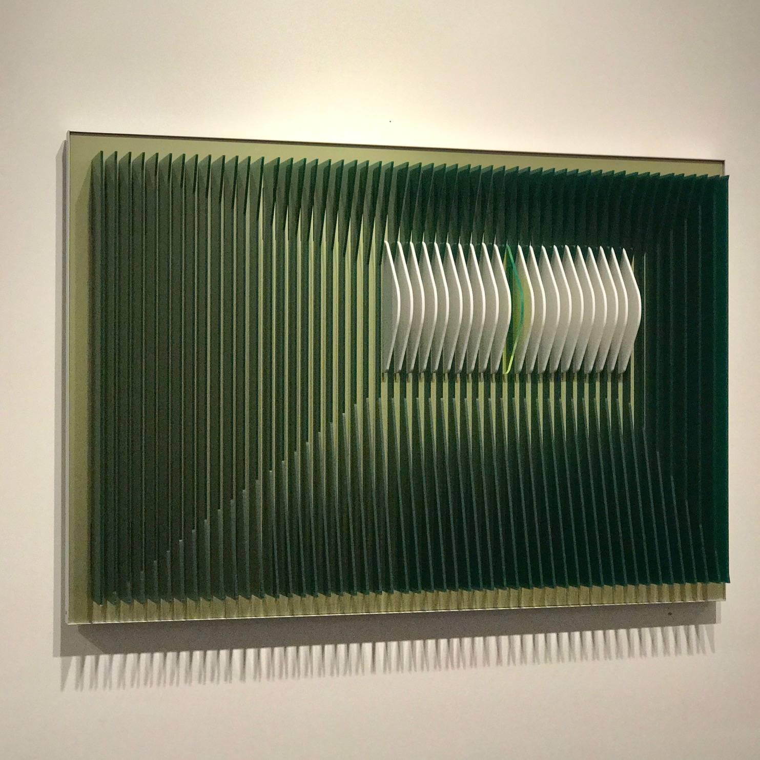 Weiß nach oben und rechts – Geometrische abstrakte kinetische Kunst von J. Margulis (Kinetisch), Sculpture, von Jose Margulis