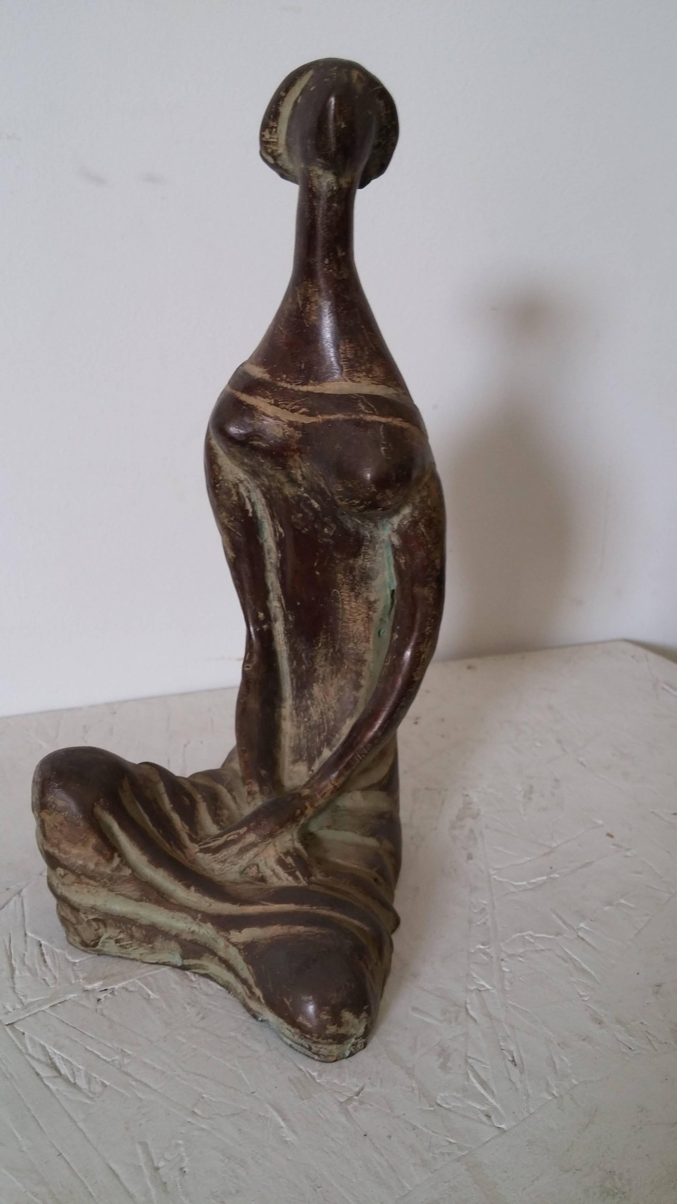 Sitzende Frau aus der Zeit (Moderne), Sculpture, von Ruth ZARFATI-STERNSCHUSS