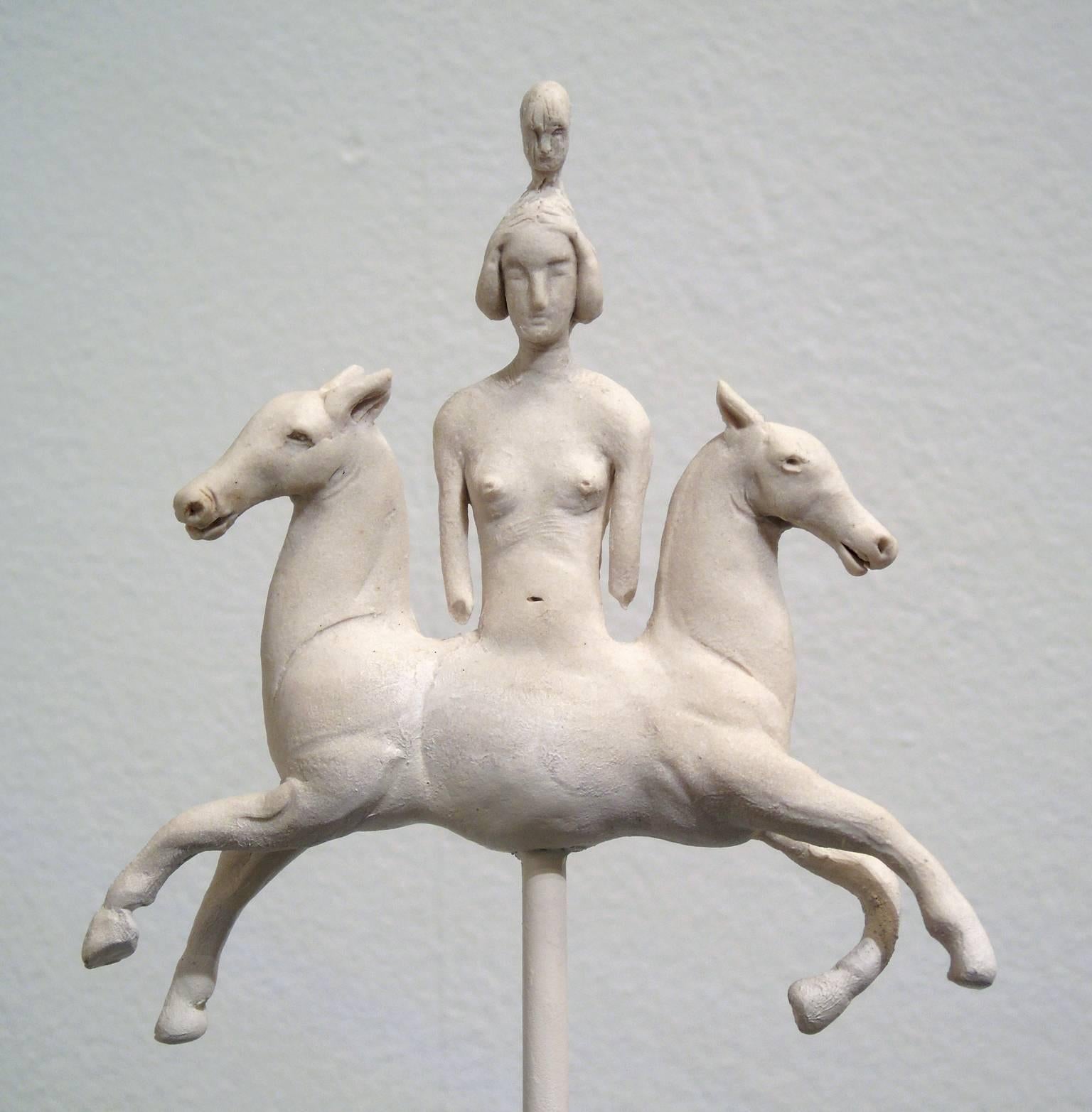Robin Whiteman Figurative Sculpture - Queen