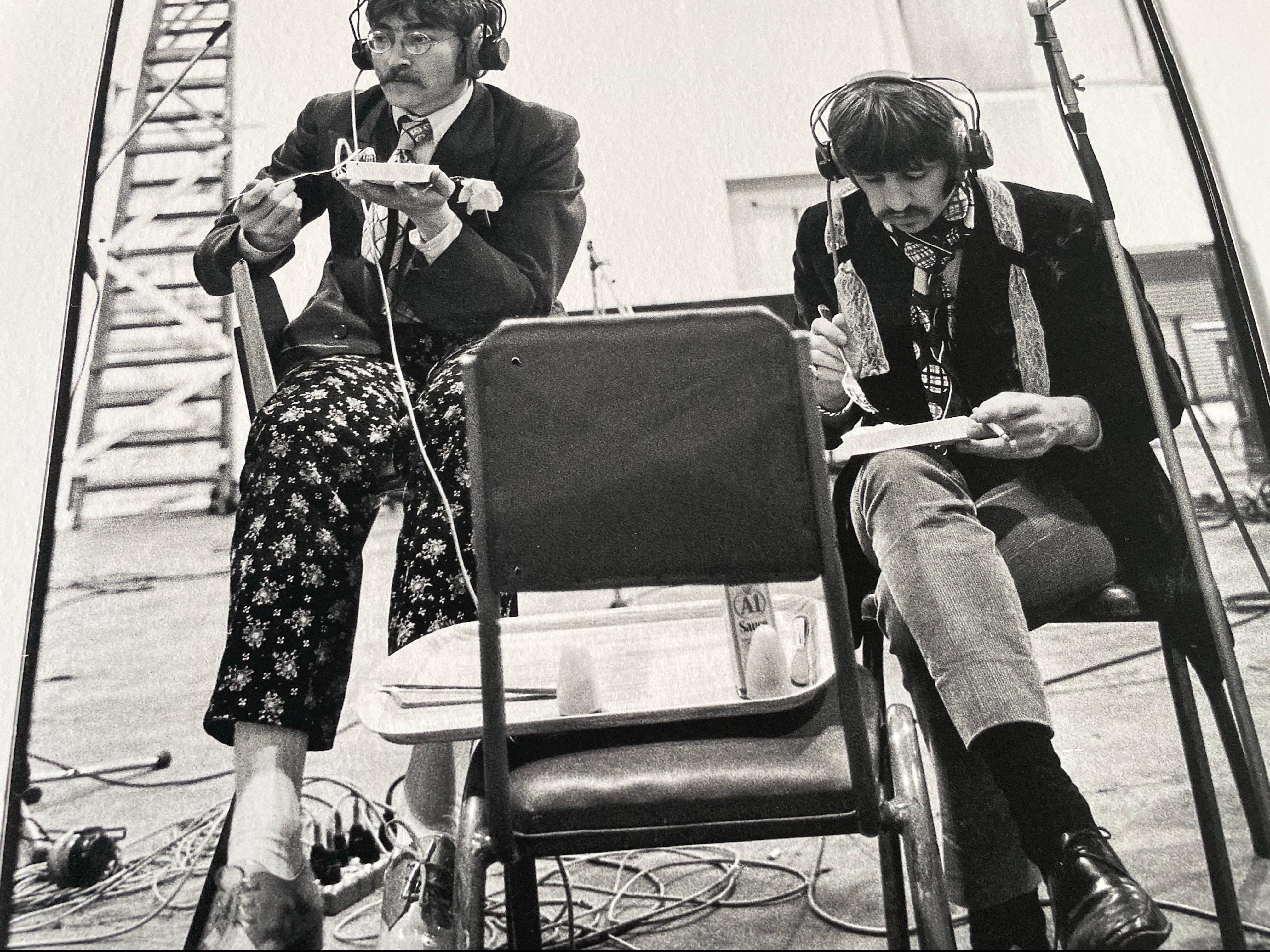 The Beatles en Abbey Road, 1967 'Almuerzo' fotografía b/n sobre papel en venta 5