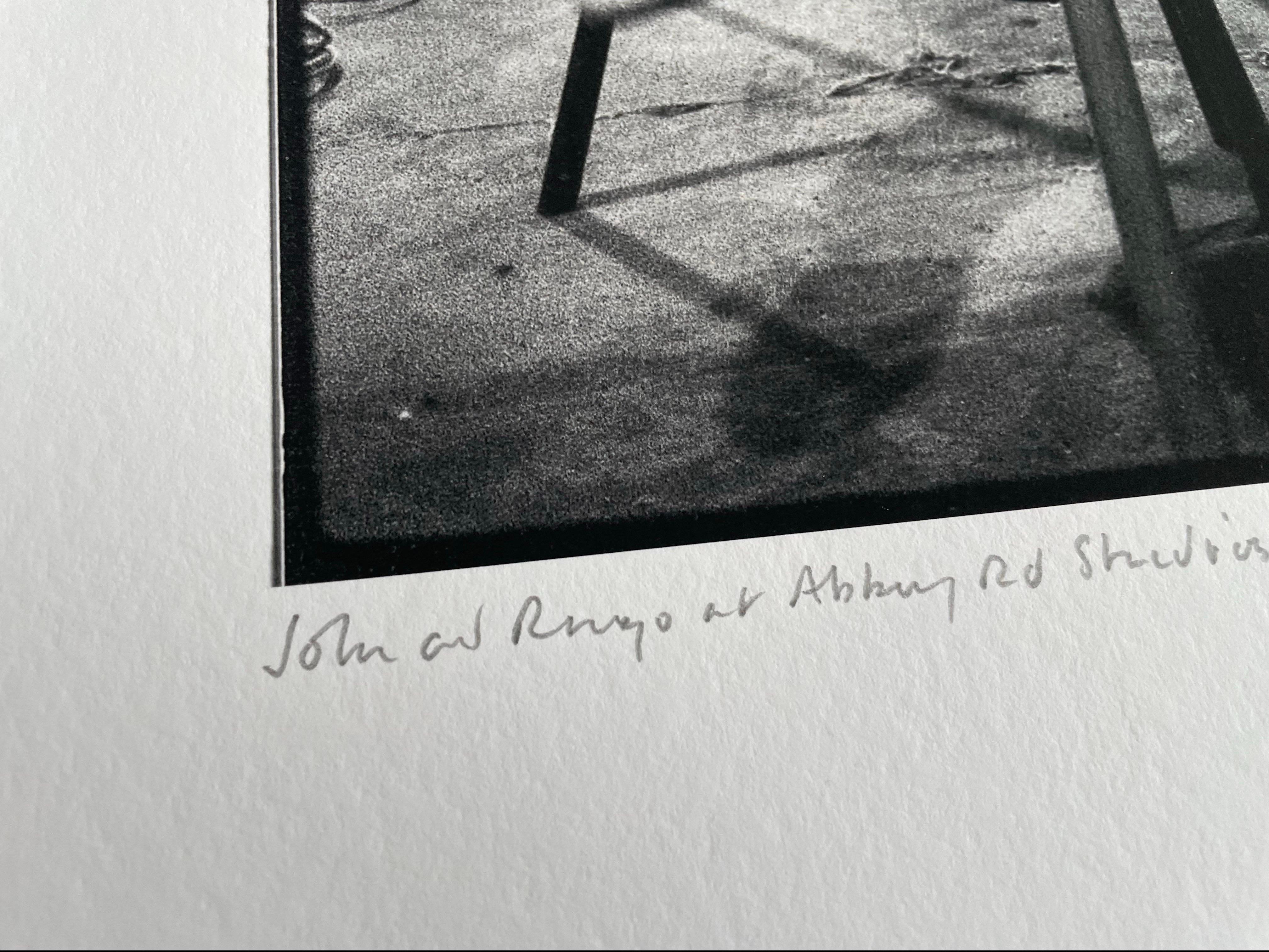 The Beatles en Abbey Road, 1967 'Almuerzo' fotografía b/n sobre papel en venta 8