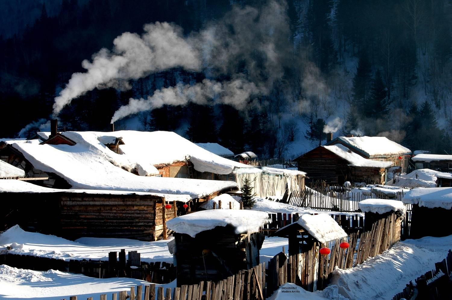 Color Photograph Peter Leung - Grand paysage de village chinois, pièce montée sur support prête à être installée.