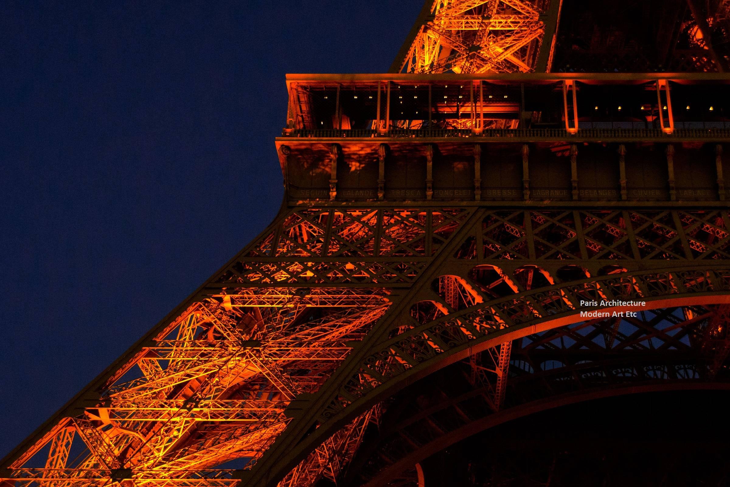 Pariser Fotografie  „Eiffel Tower I“ –  City City, Architektonische Serie - Großdruck (Schwarz), Color Photograph, von MAE Curates