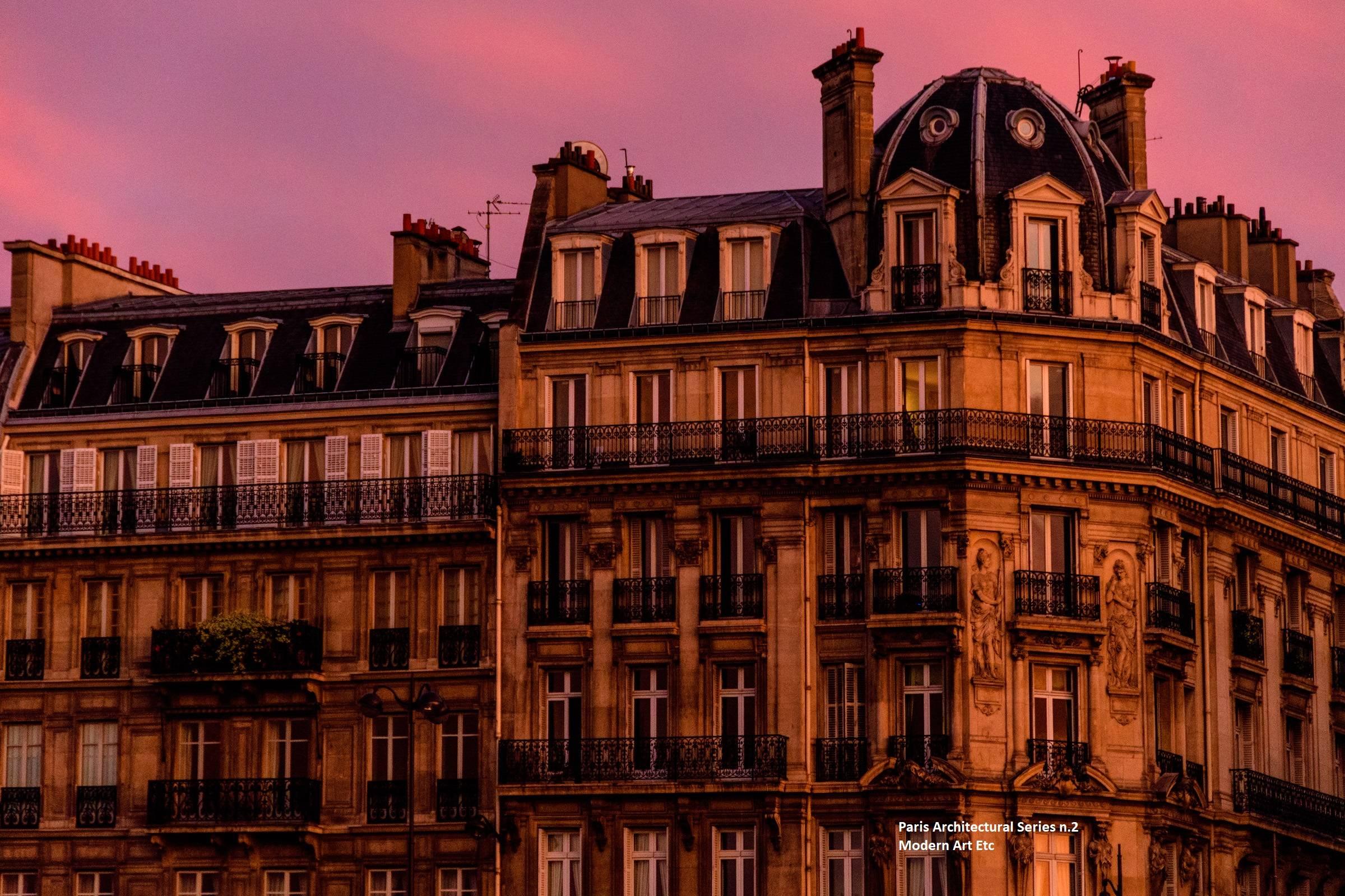 Pariser Fotografie  „Eiffel Tower III“ –  City City, Architektonische Serie – Großdruck (Schwarz), Color Photograph, von MAE Curates