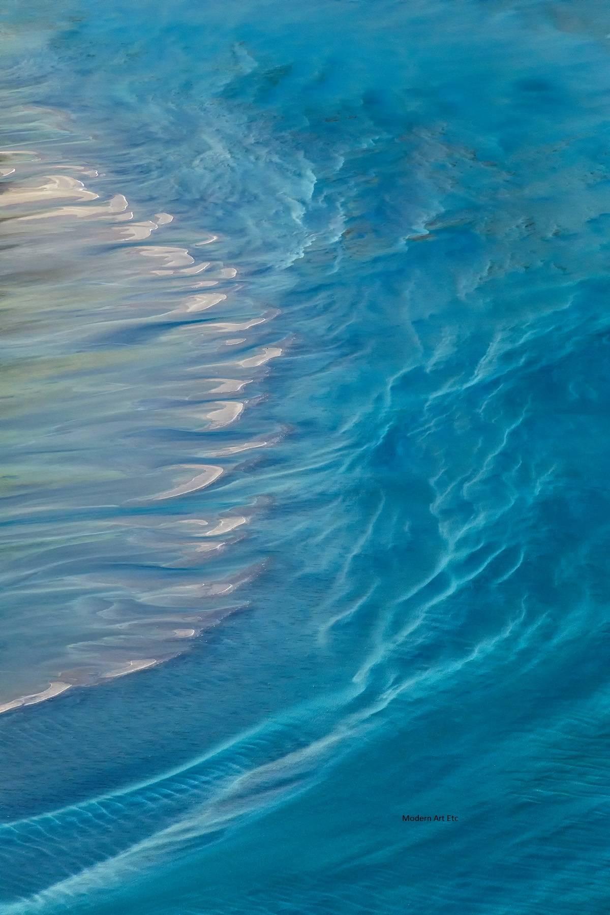 MAE Curates Abstract Photograph – 24x16in. Bild Luftaufnahme von Erde, Land, Meer – gerahmt