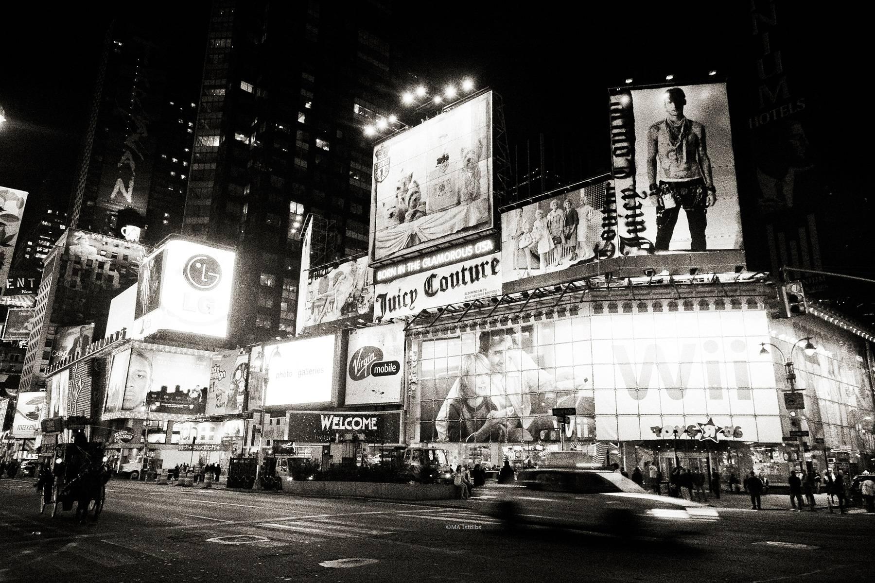 Photography - New York City landscape art photography black and white - Gray Black and White Photograph by Alejandro Cerutti