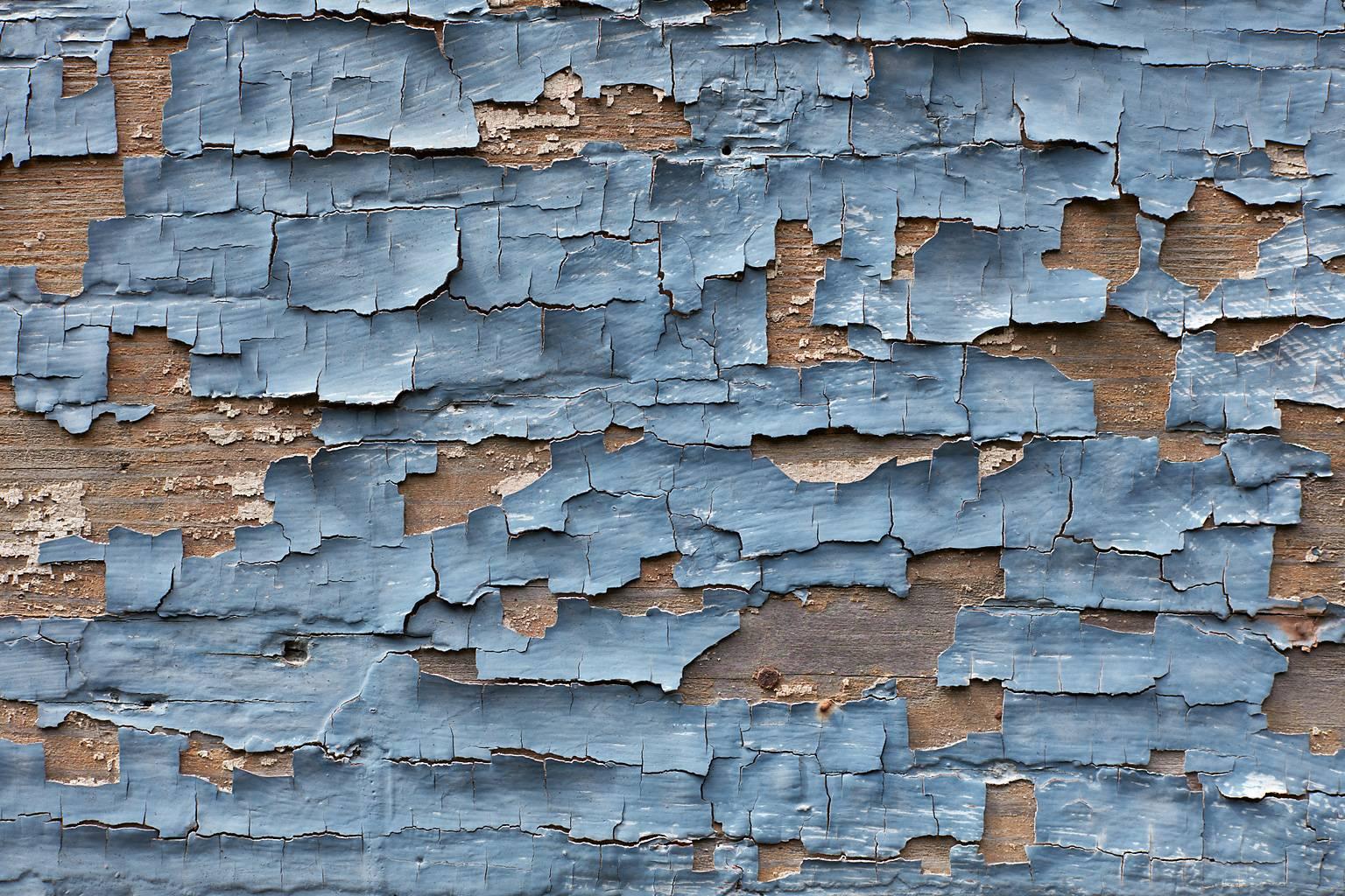 Wandlandschaft I  abstrakte Fotografie mit malerischen Details auf blau getnter Oberflche