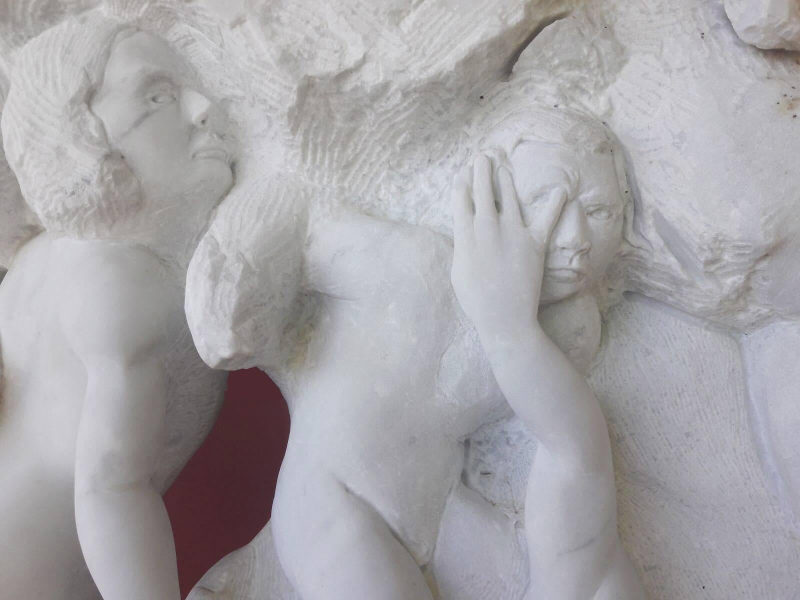 Danza ( Dance ) - escultura figurativa en relieve tallada a mano en friso de mármol de Carrara en venta 4