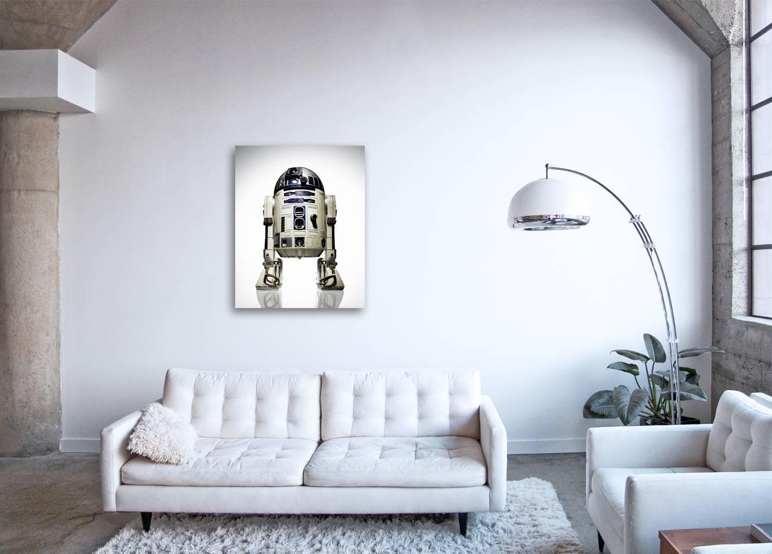 Star Wars R2-D2 – Großformatfotografie des ikonischenroid-Roboters im Originalschliff (Zeitgenössisch), Photograph, von Tom Schierlitz