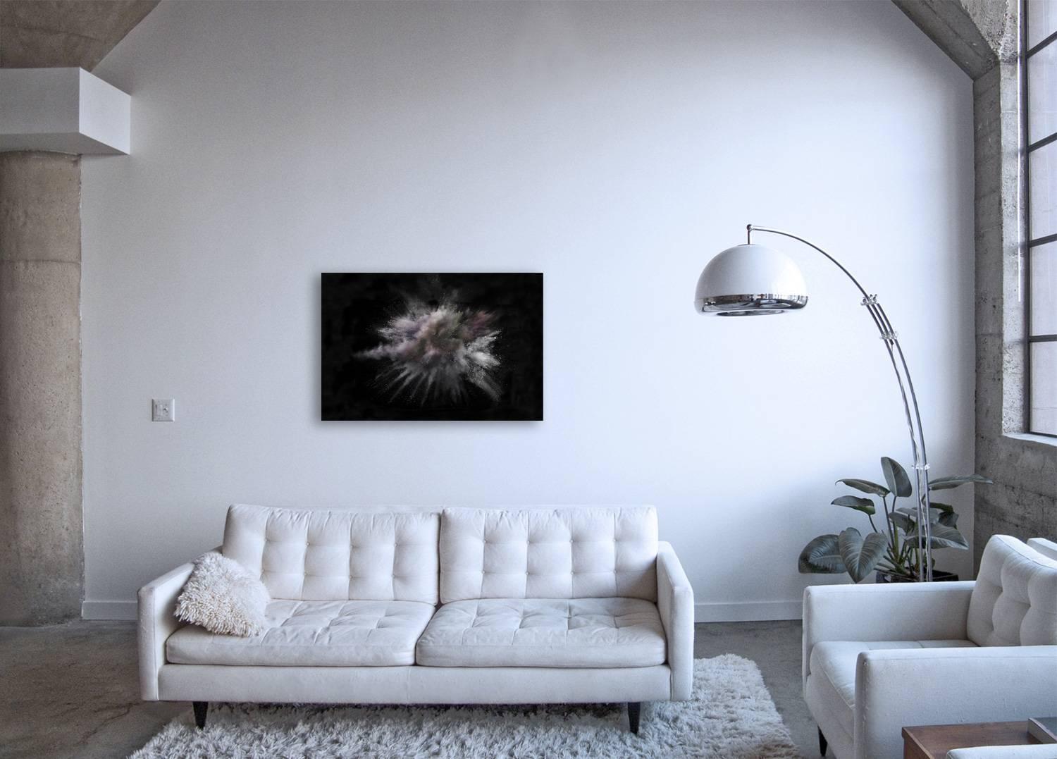 Burst II - fotografia astratta su larga scala di un'esplosione di colori caleidoscopica - Photograph Contemporaneo di Christian Stoll