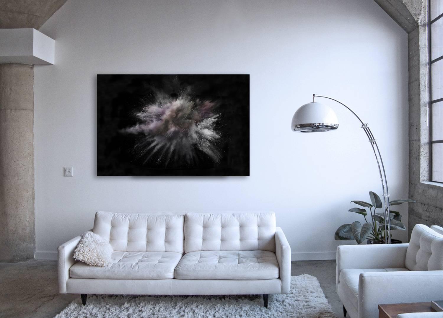 Burst II - fotografia astratta su larga scala di un'esplosione di colori caleidoscopica - Photograph di Christian Stoll
