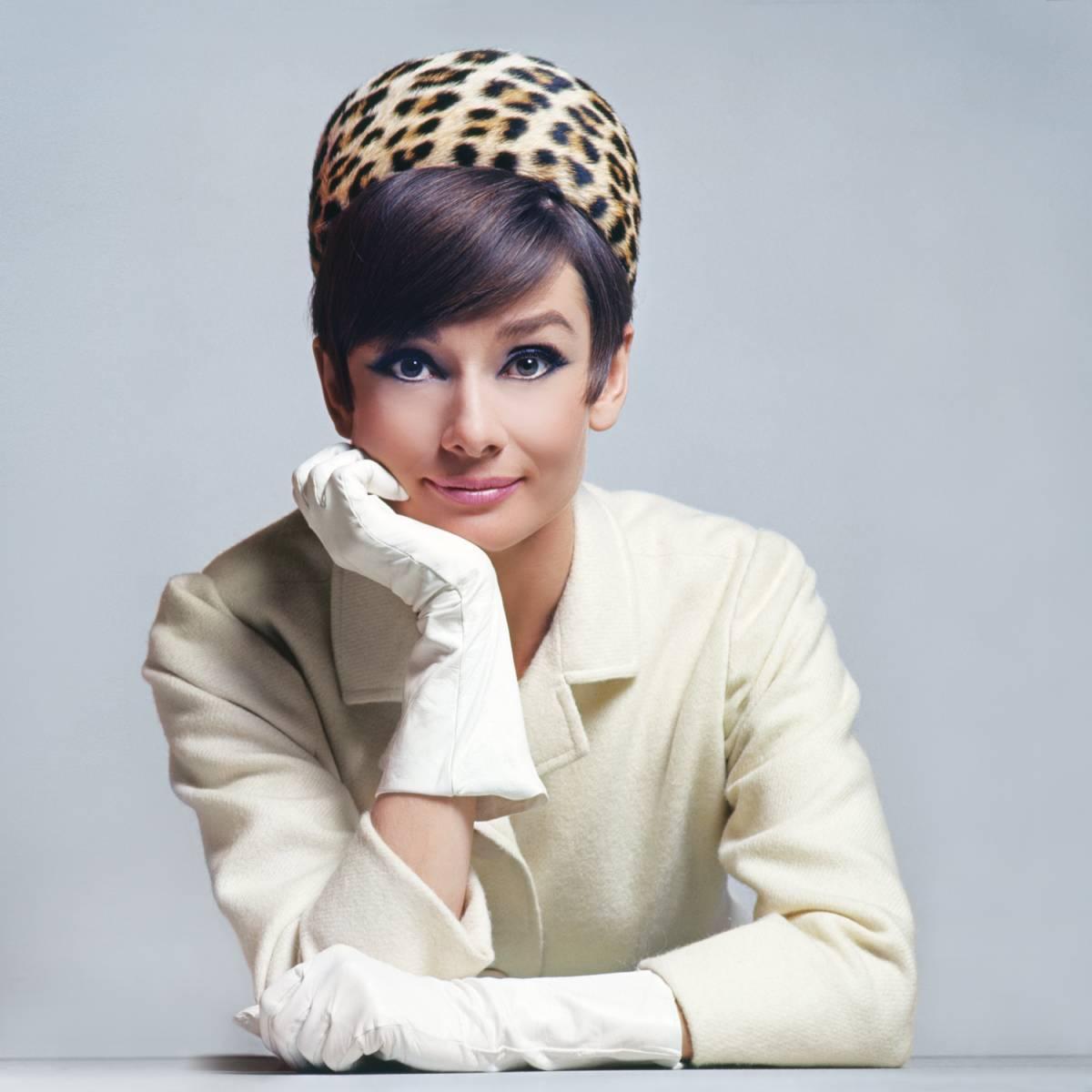 Douglas Kirkland Portrait Photograph - Audrey Hepburn (Hat) 1965